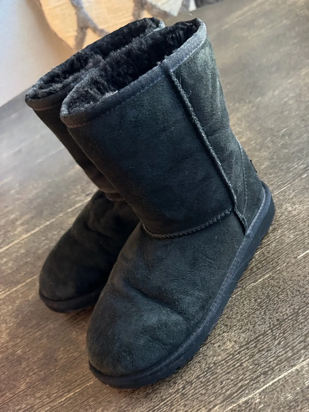 UGG Kids Black Suede Fleece-Lined Boots Girls 4